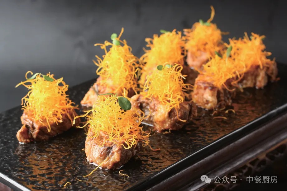 当餐酒楼热卖菜，桌桌热销