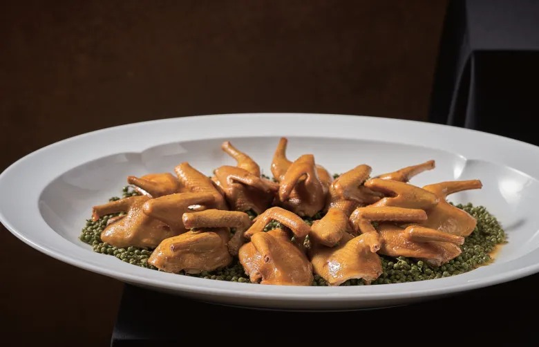 当餐酒楼地方风味菜，鲜醇地道，越吃越香