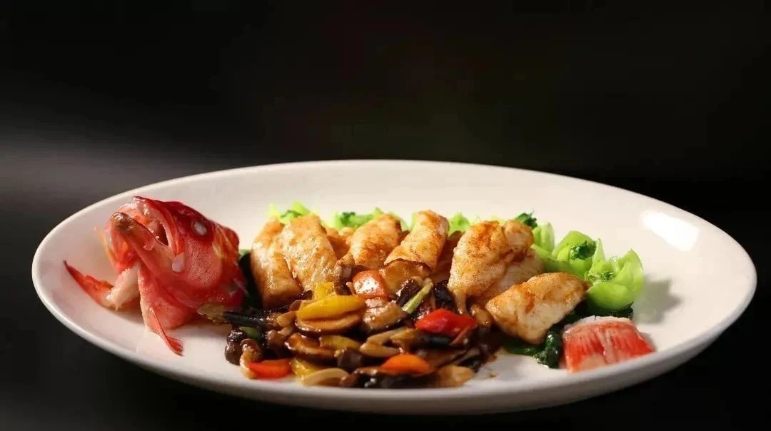 当餐酒楼融合菜，精工细作