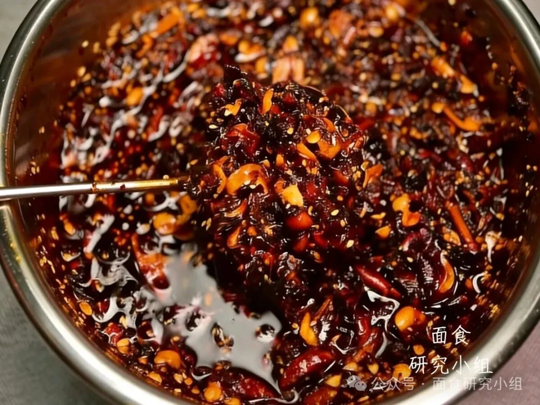 当餐商用复合万能辣椒油制作方法