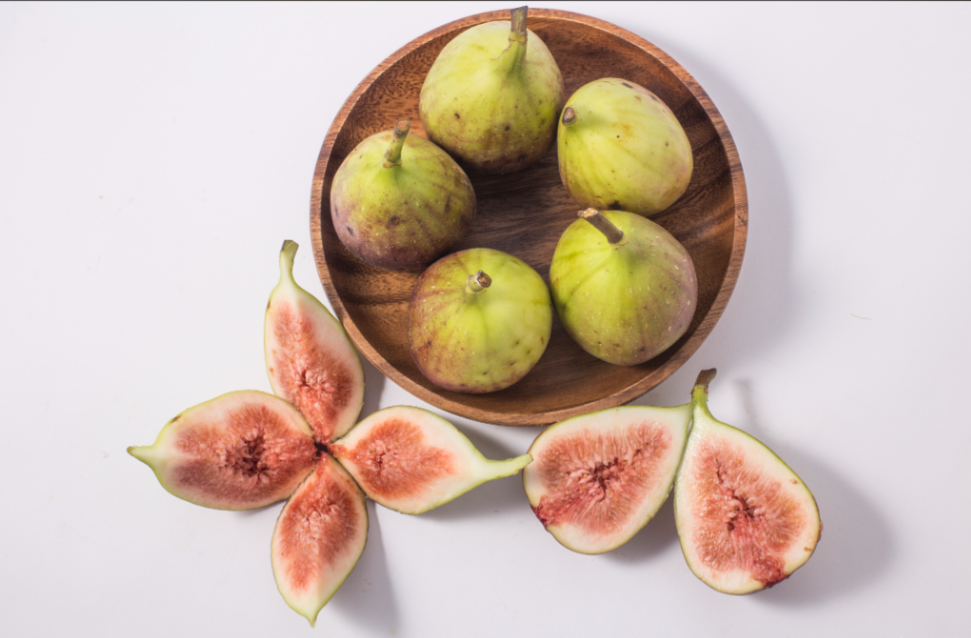 无花果（Ficus carica）是一种兼具食用价值与药用功效的特殊水果，被誉为