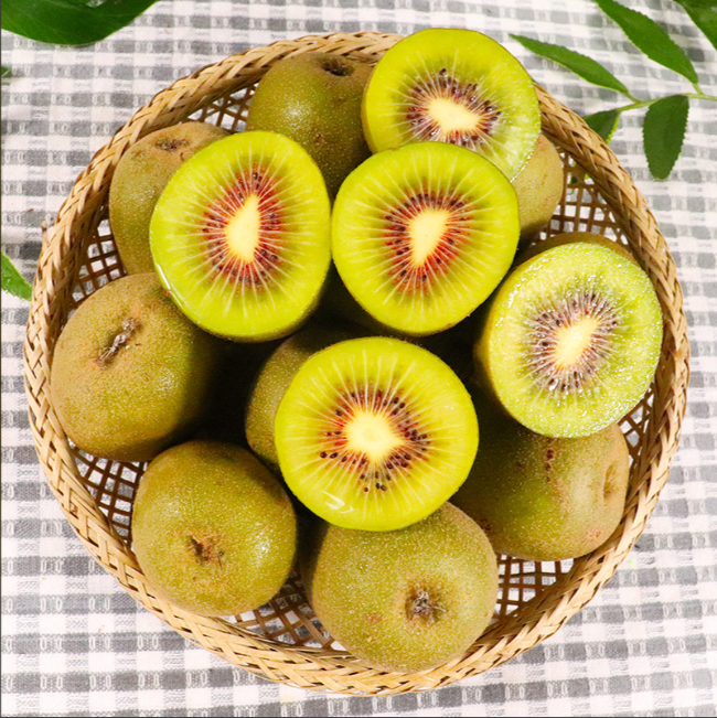 猕猴桃（学名：Actinidia chinensis Planch.），又名奇异果，原产于中国，是当今水果界公认的