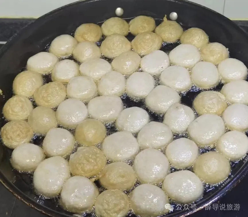 赣南美食鱼脯（鱼饼）金黄藏鲜，客家宴席上的 “被误解之王”