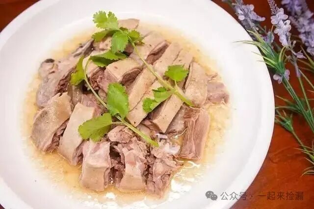 高端的美食往往都是采用最朴素的做法，湛江白斩鹅