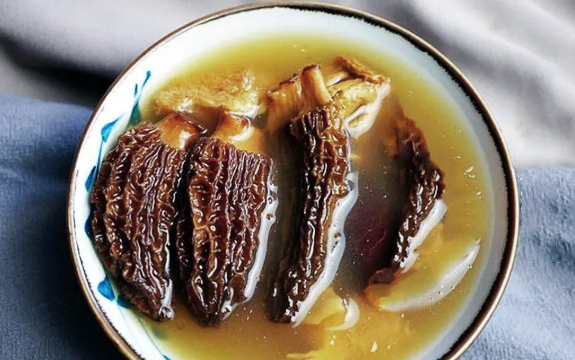 鸡汤放什么材料煲汤好喝？（三）