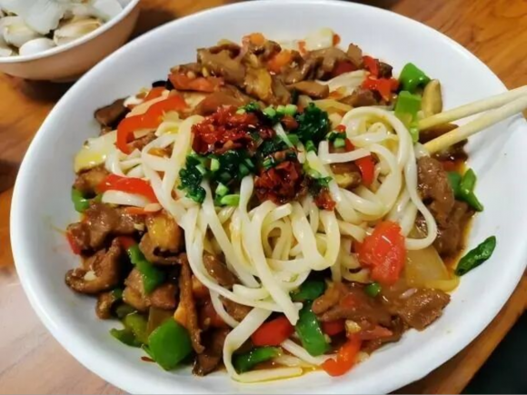 【案例】本地餐饮破局！某拌面品牌本地推