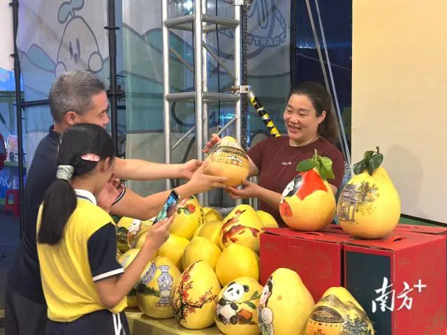 逛市集、品美食超尽兴!梅州院士广场两大活动续航两月,随时打卡不赶趟