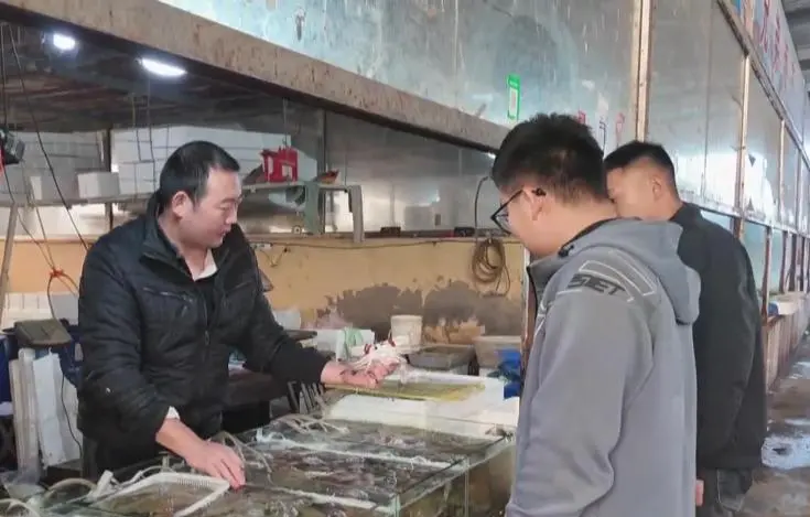 海鲜物美价廉迎消费小高峰