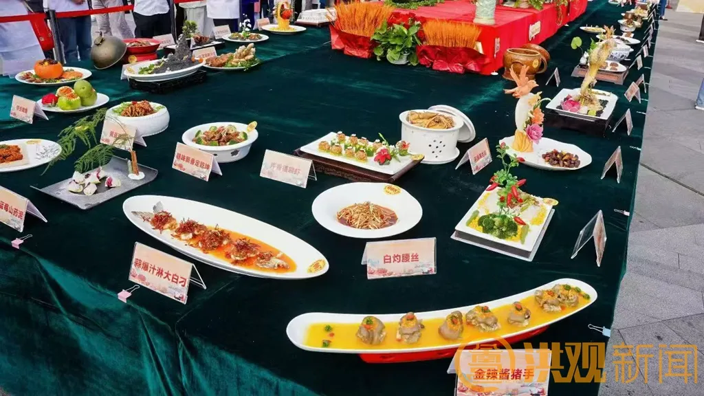 2025“洪州杯”“美食洪城”厨艺大赛暨“烟火西湖”美食文化节火热进行