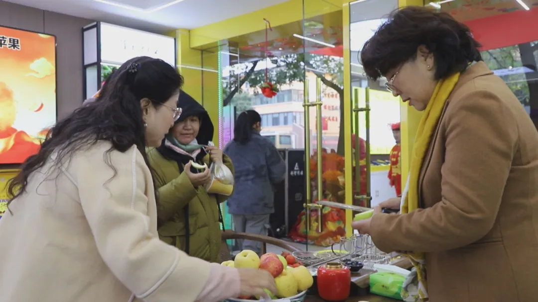 灵台苹果(特产)兰州招商推介会举行 现场签约超11.2亿