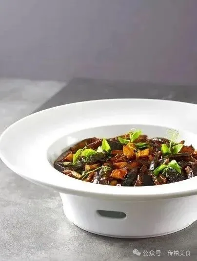 当餐山海珍馔,味蕴万象美食!海鲜创意融合菜单