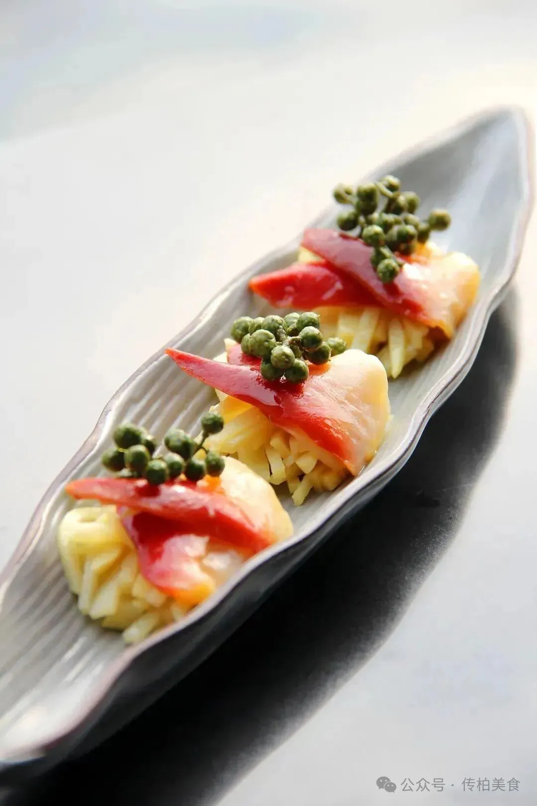 当餐山海珍馔,味蕴万象美食!海鲜创意融合菜单