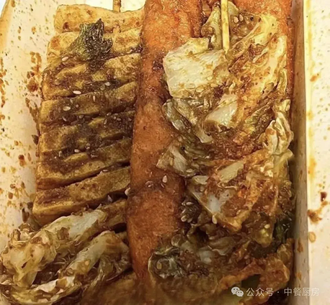 小伙夫妻俩辞职摆地摊卖炸串和香酥鸭方案