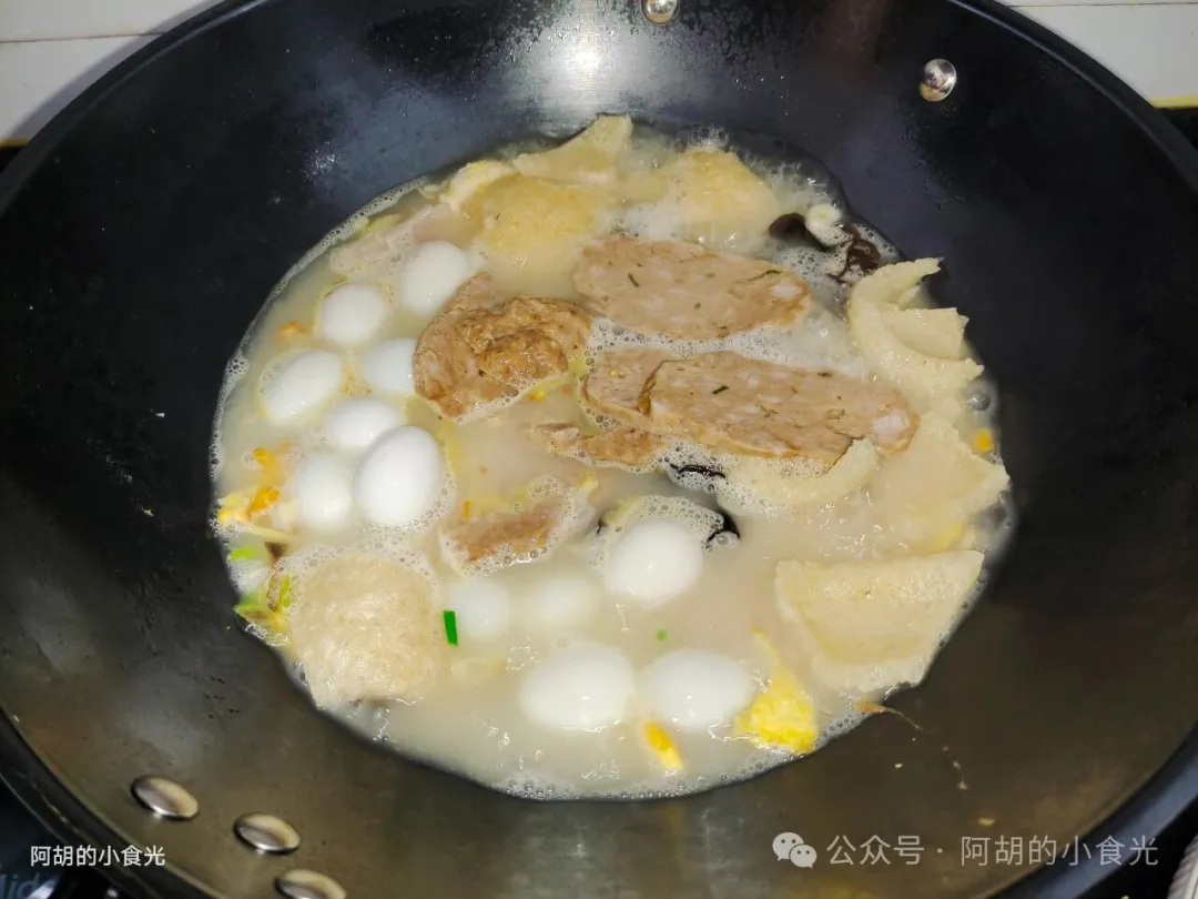 多种食材一锅煮,天冷就适合吃这汤菜!加一把时令鲜蔬、鲜嫩到在嘴里打滑,好吃好做全家都爱