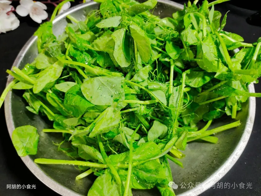 多种食材一锅煮,天冷就适合吃这汤菜!加一把时令鲜蔬、鲜嫩到在嘴里打滑,好吃好做全家都爱