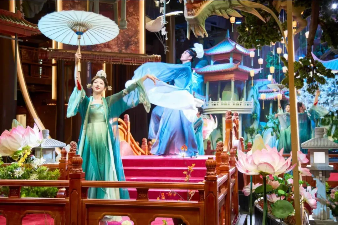 当餐饮开始 “擦边”,消费者为何愿为 “越界感” 买单?