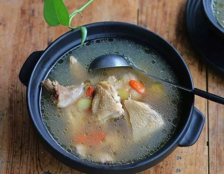 当餐美食炖鸡汤!真正的鸡汤~教你煲出美味的鸡汤