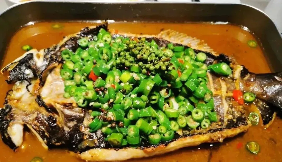 青花椒烤鱼和黄金酸汤制作配方
