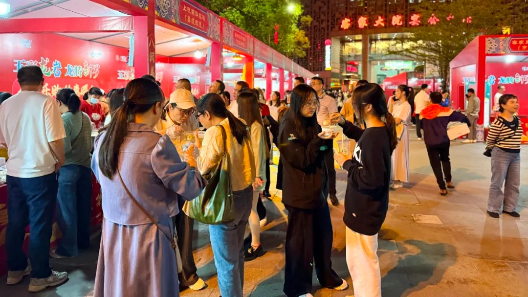 龙岩“跟着美团品美食”点燃消费热潮