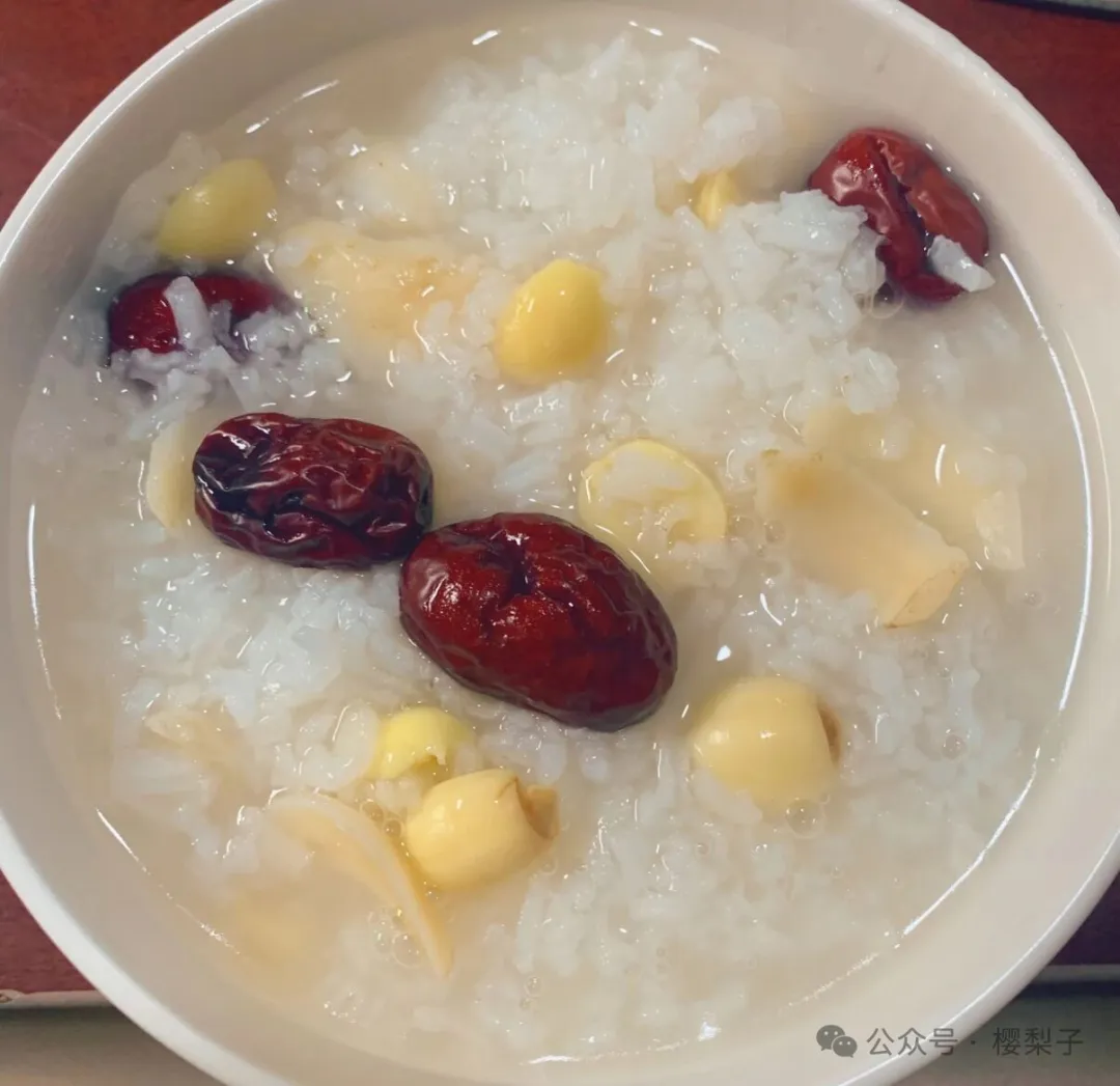 秋冬“养阴黄金粥”!3种食材搭配,润肺滋阴、补气血,越喝越滋润!