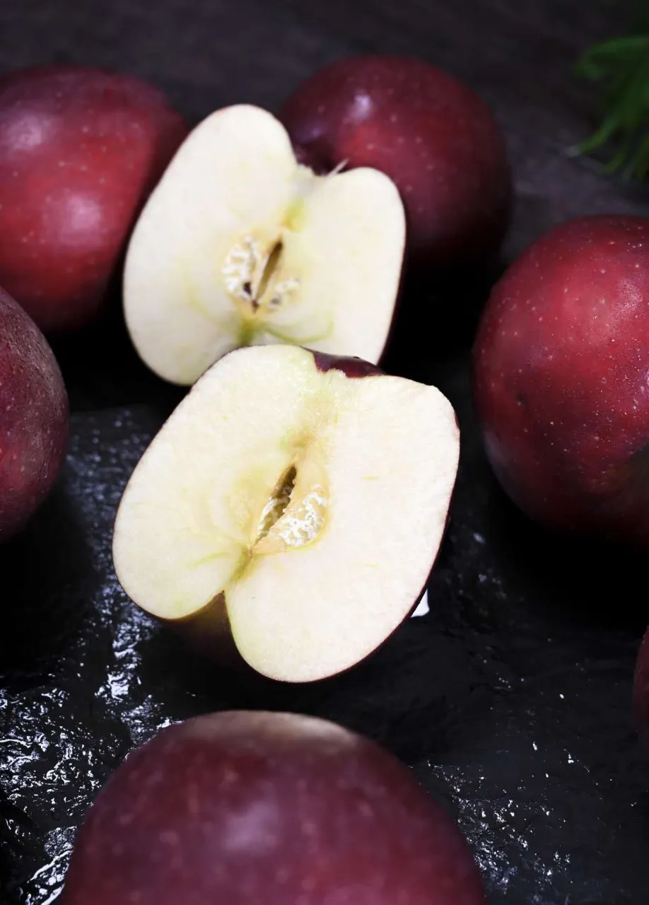 昭通黑卡苹果,香甜爽脆,满口都是醇厚香甜的苹果香气