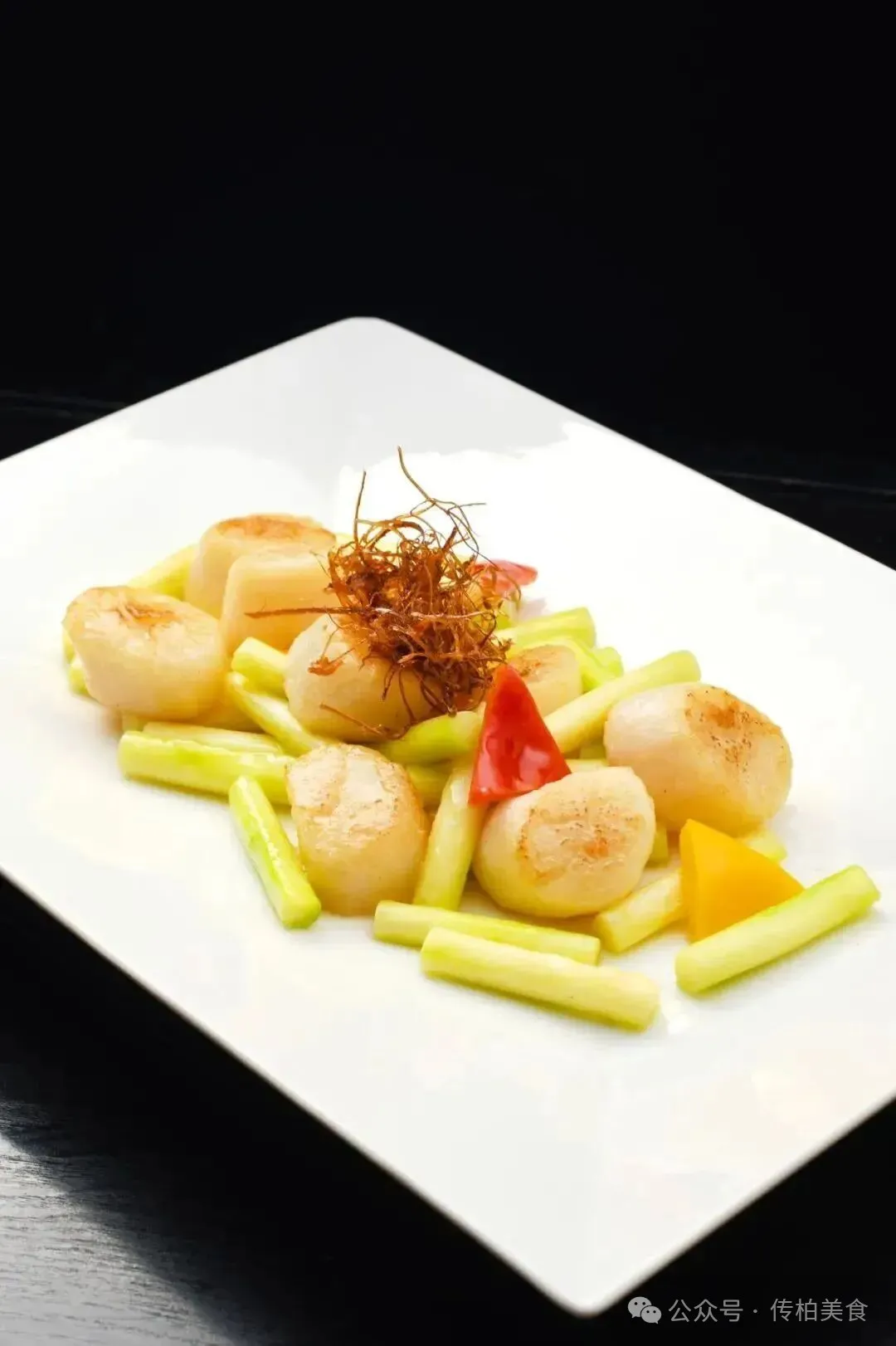 当餐山海珍馔,味蕴万象美食!海鲜创意融合菜单