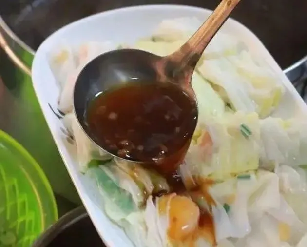 这才是肠粉最好吃的做法,从米浆到酱料,配方斤两精确,做法详细,街头小吃创业的首选