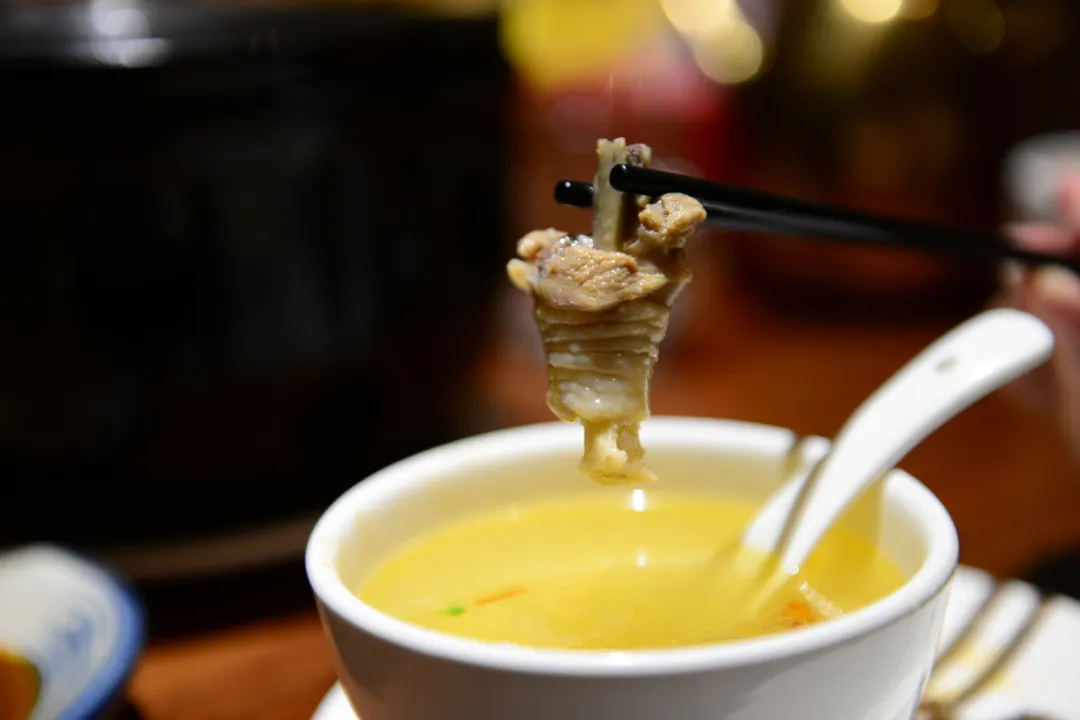 当餐美食炖鸡汤!真正的鸡汤~教你煲出美味的鸡汤