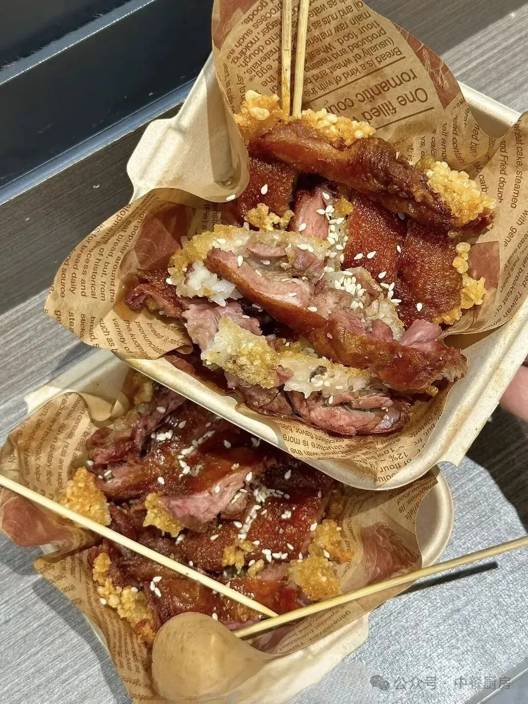 小伙夫妻俩辞职摆地摊卖炸串和香酥鸭方案