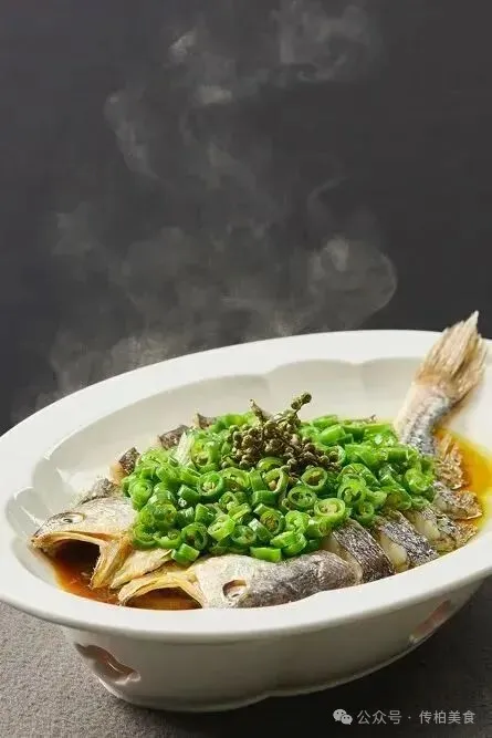 当餐山海珍馔,味蕴万象美食!海鲜创意融合菜单