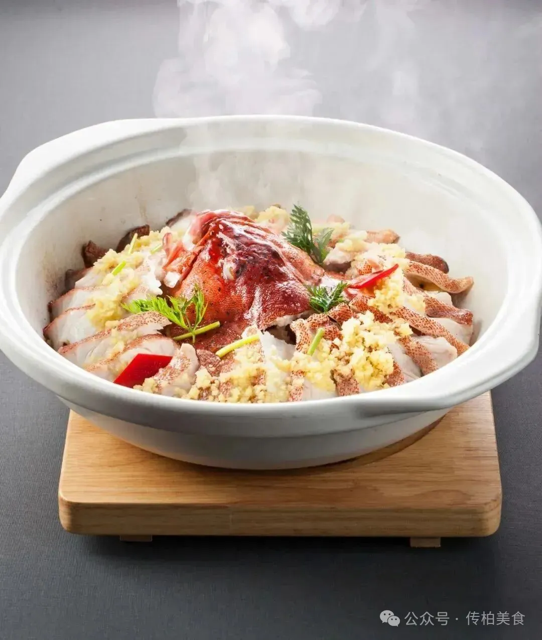 当餐山海珍馔,味蕴万象美食!海鲜创意融合菜单