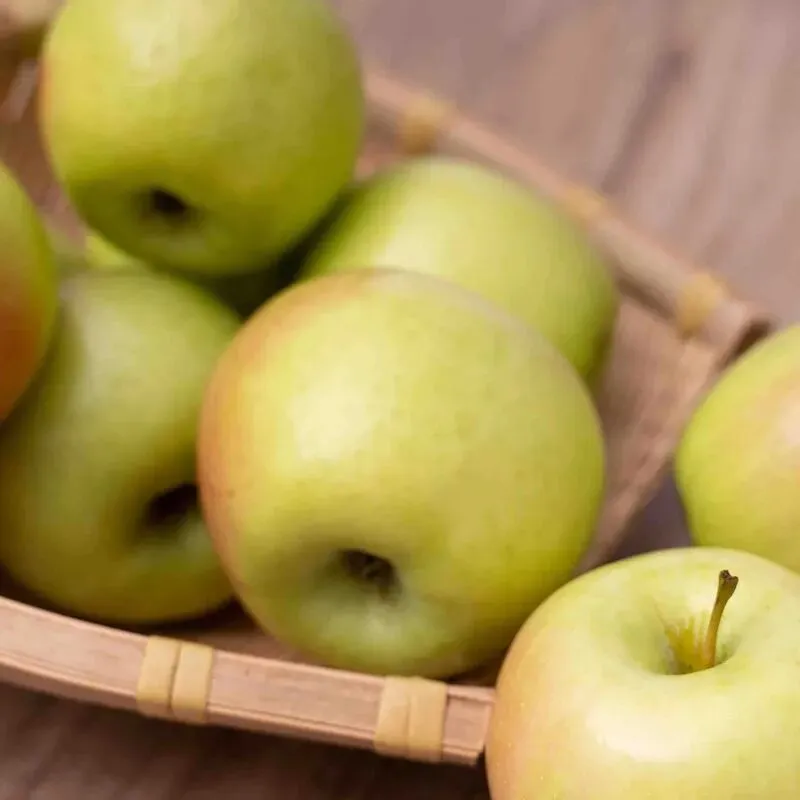 当餐食材青森苹果,水蜜桃般的多汁与苹果的脆甜,青翠又带点蜜桃粉