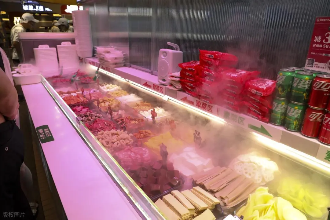 从街边摊到“餐饮刺客”:月薪过万吃不起的麻辣烫!