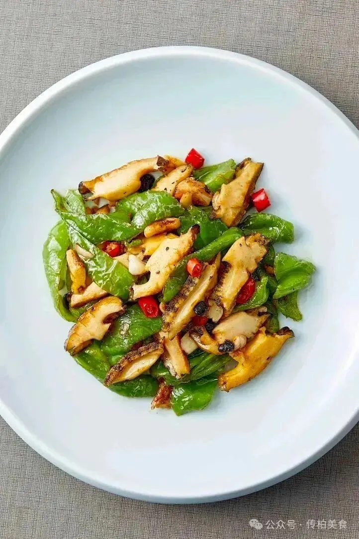 当餐山海珍馔,味蕴万象美食!海鲜创意融合菜单