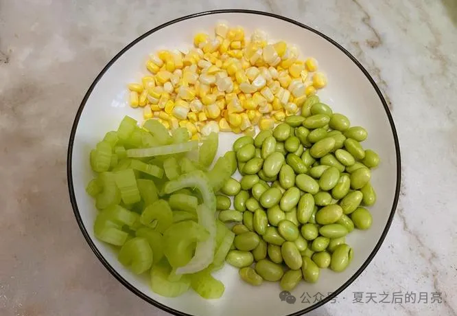 清炒时蔬小技巧,脆嫩爽口不变色,健康饮食必备!