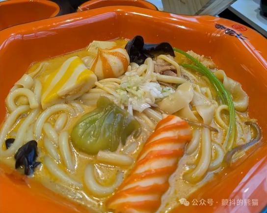 日本空前“麻辣烫热潮”,这款中国美食为何会如此走红?