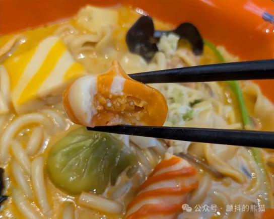 日本空前“麻辣烫热潮”,这款中国美食为何会如此走红?