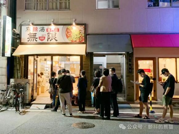 日本空前“麻辣烫热潮”,这款中国美食为何会如此走红?