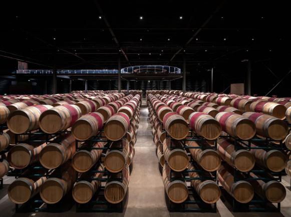 寻味贺兰尝美酒