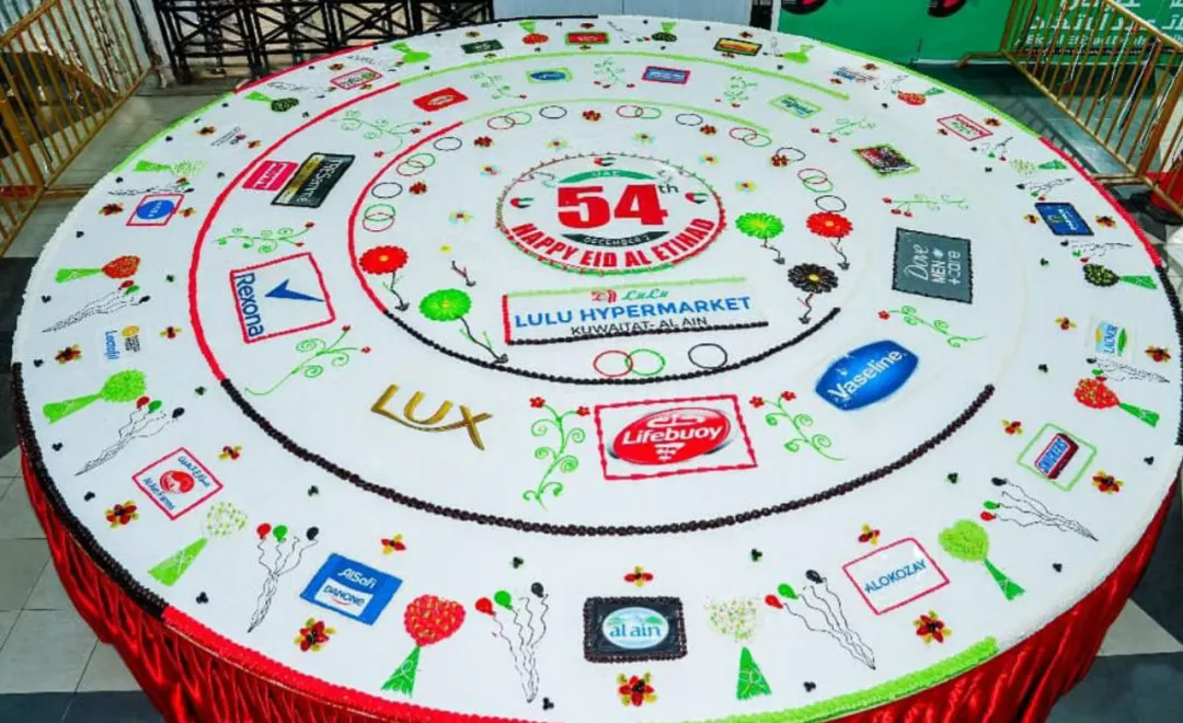 阿联酋国庆盛典,Lulu超市推出2吨蛋糕惊艳亮相