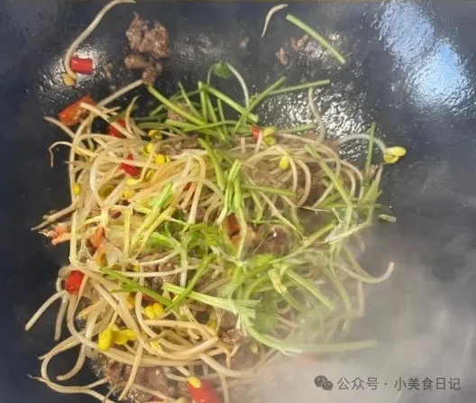 食材常见,做法简单,好吃又好上手的豆芽炒牛肉!