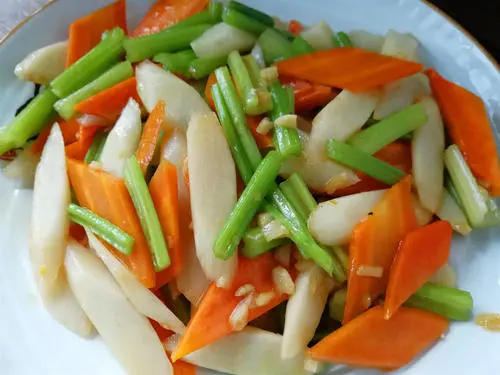 清淡的“祛湿菜”两种脆脆的食材一起炒,清爽好吃入口脆!