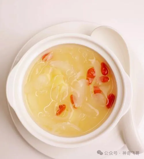 冬季皮肤干燥糙!3种食材炖一锅,润肺补津、养肌肤,水润细腻不卡粉!