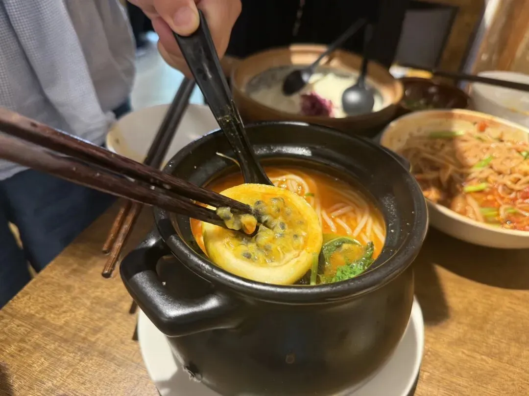 餐饮寒冬逆势爆单!罐罐米线凭啥成小成本创业新选择?