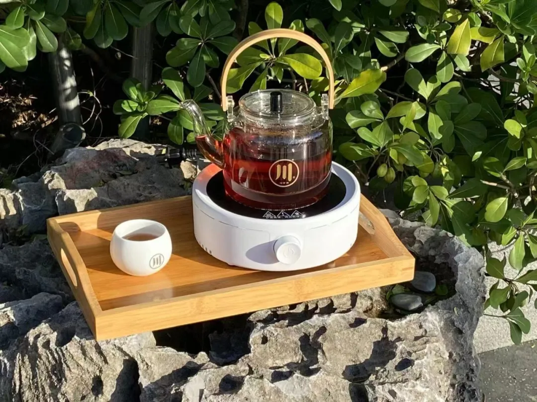 茶饮新品上市!谁还在哐哐撬茶?中华老字号米砖茶:免撬!直接泡!