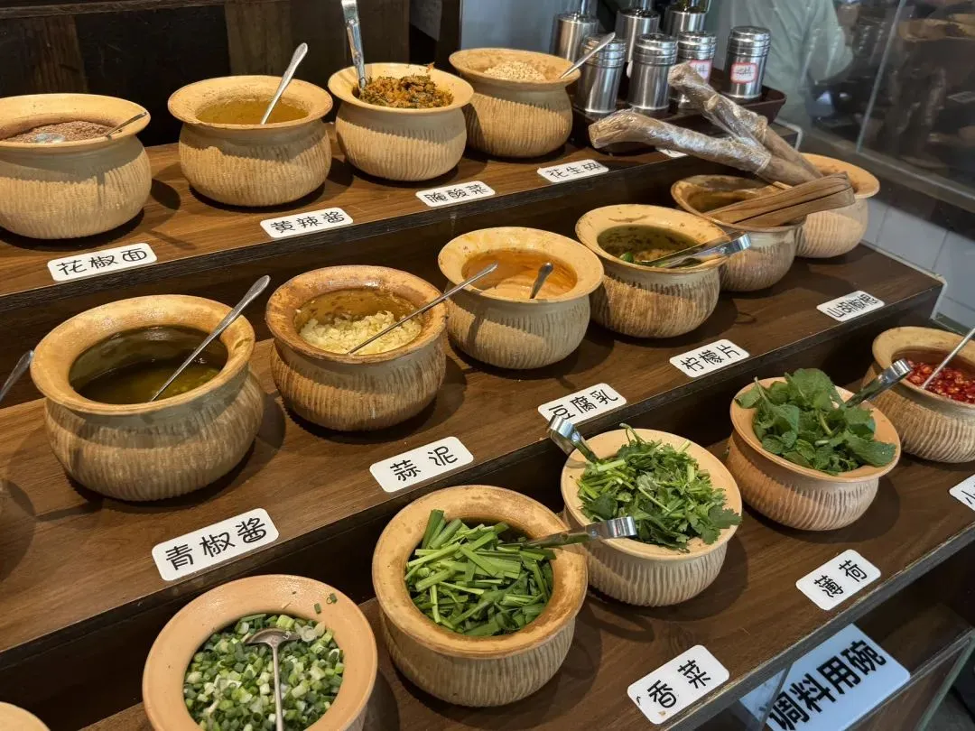 餐饮寒冬逆势爆单!罐罐米线凭啥成小成本创业新选择?