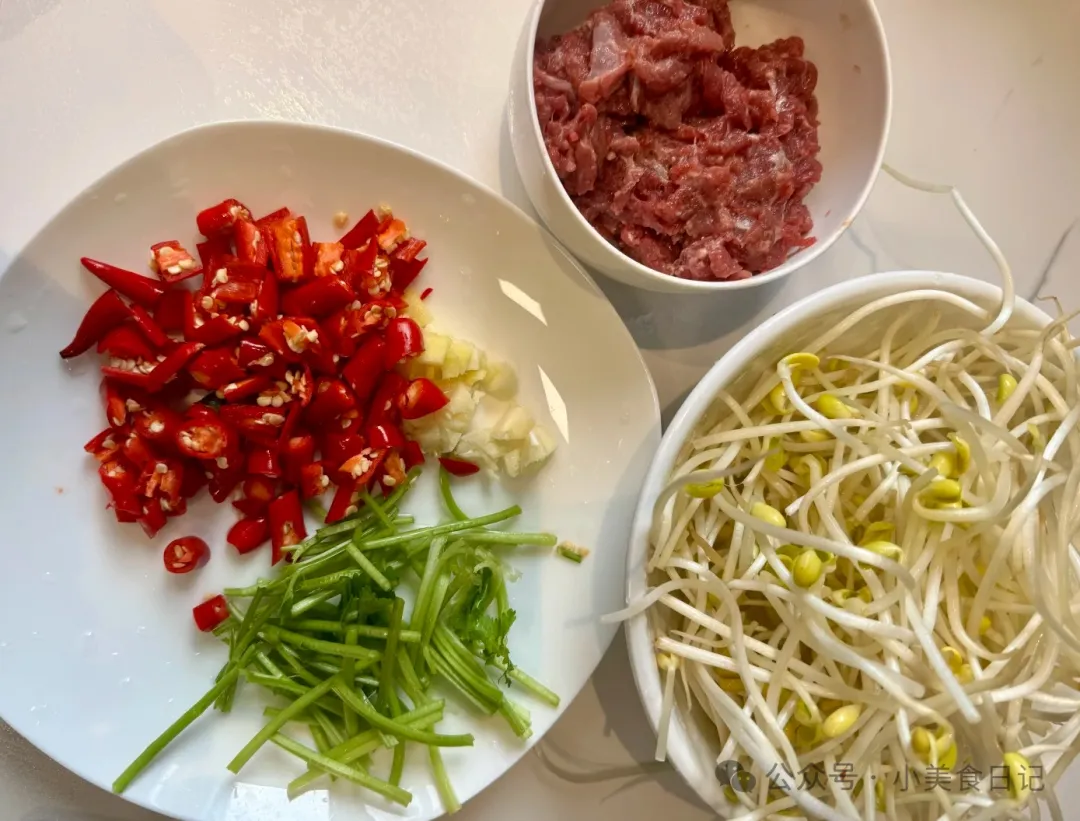 食材常见,做法简单,好吃又好上手的豆芽炒牛肉!