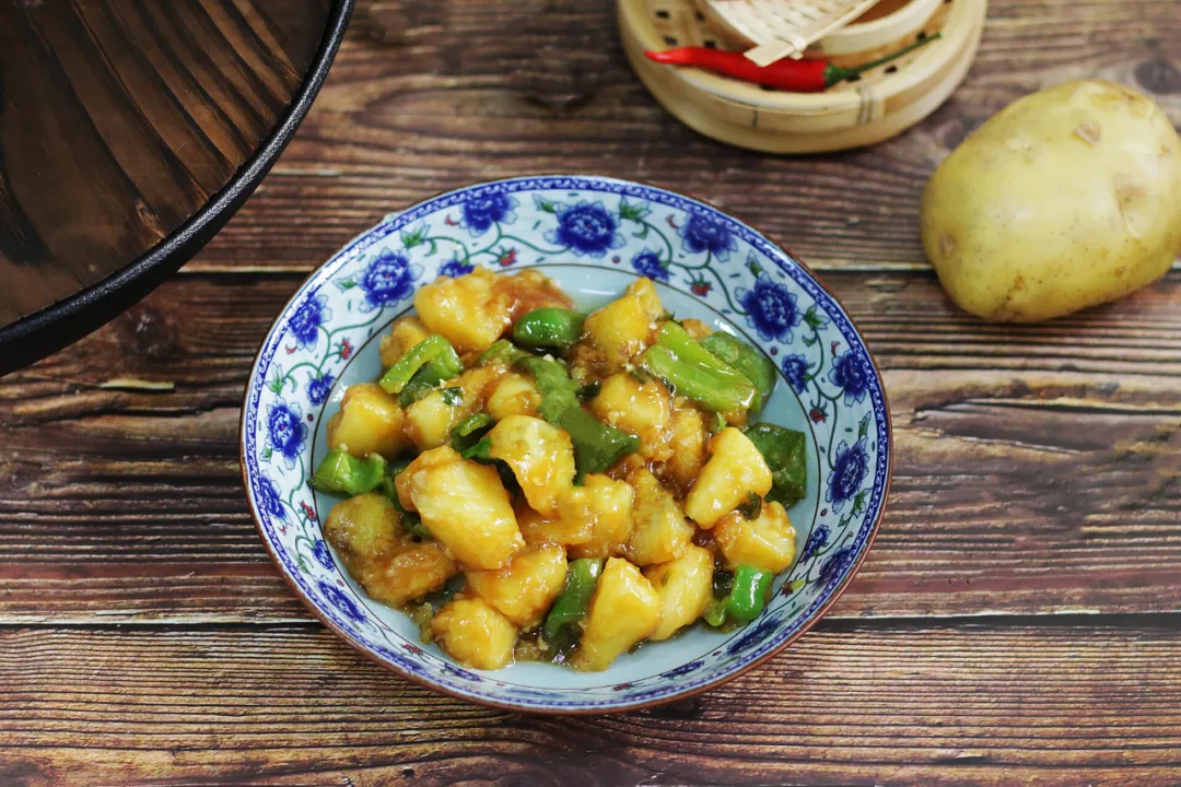 宝藏食材青椒,属于常见食材,水份含量高,附9道素食谱