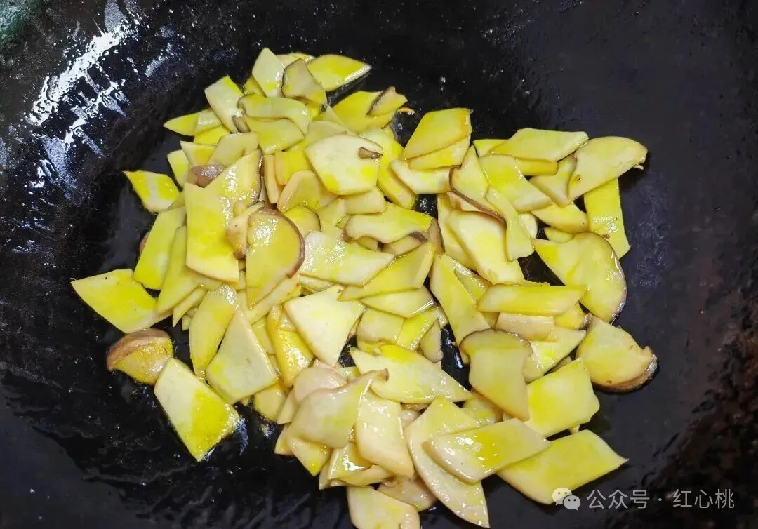 多种食材搭配当餐现做家常菜,大火素炒杏鲍菇,营养又好吃!
