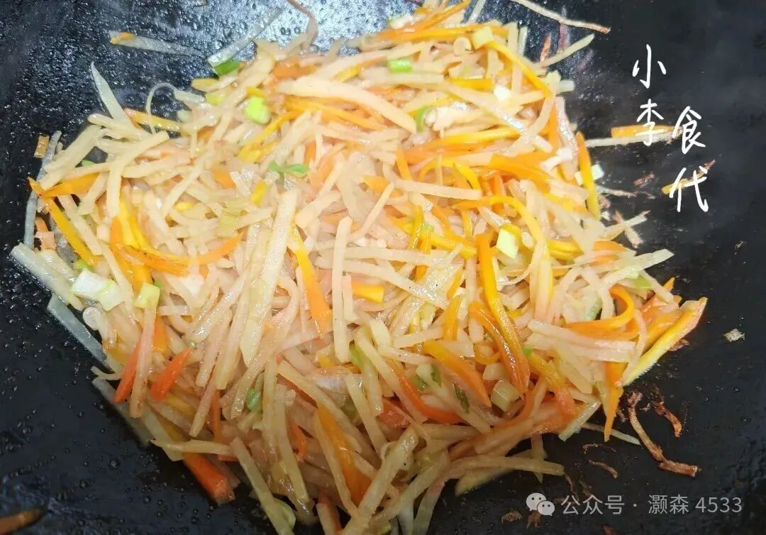 胡萝卜土豆丝,简单的食材做出自己喜欢的美食!